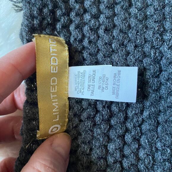 Gray Chunky Infinity Womens Scarf - Picture 4 of 7